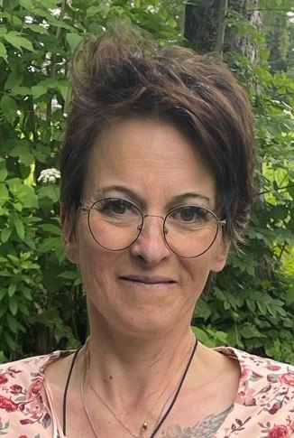 Porträt von Anita Scheer